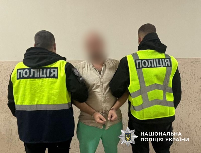 В Одесі 35-річний чоловік побив приятеля під час застілля: потерпілий у лікарні (фото) «фото»
