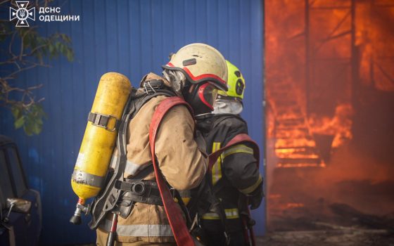 В Усатовому горіла станція техобслуговування (фото, відео) usionline.com В Усатовому горіла станція техобслуговування (фото, відео) «фото»