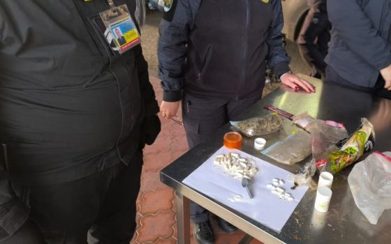 Німець на велосипеді віз пакунки з креком та канабісом з Молдови до України (фото, відео) usionline.com Німець на велосипеді віз пакунки з креком та канабісом з Молдови до України (фото, відео) «фото»