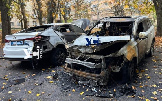 На Черьомушках в Одесі згоріли дві машини (фото) «фото»