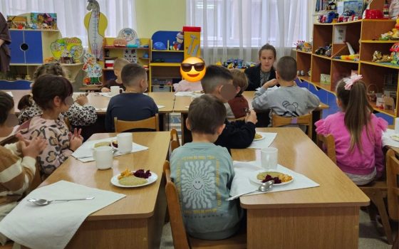 Стільці над головою, як метод виховання у дитячих садках: батьки виступають проти системи usionline.com Стільці над головою, як метод виховання у дитячих садках: батьки виступають проти системи «фото»