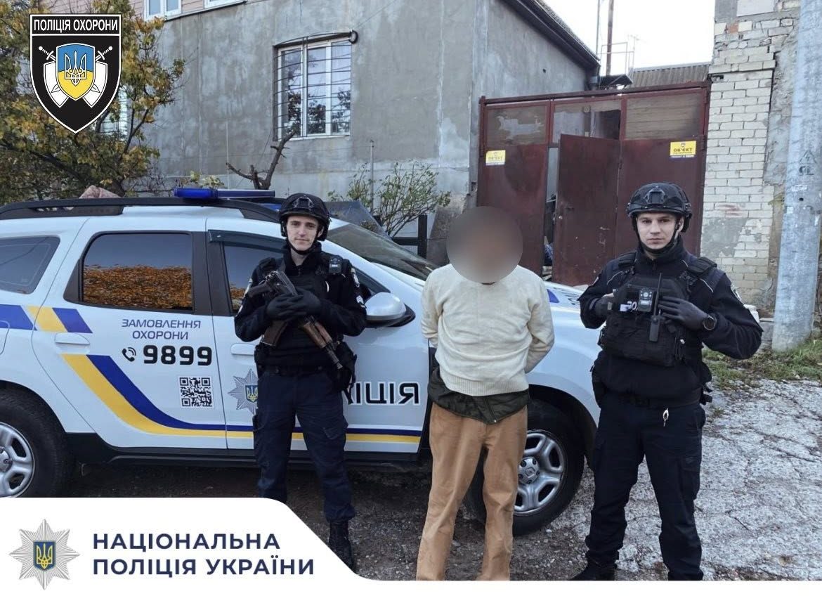 В Одесі затримали чоловіка, який заліз до приватного будинку просто під сигналізацію (фото) usionline.com В Одесі затримали чоловіка, який заліз до приватного будинку просто під сигналізацію (фото) «фото»