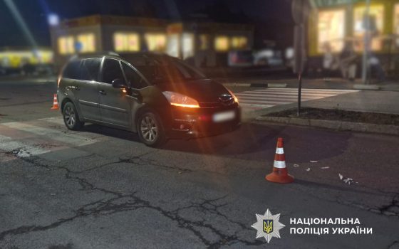 У Подільську водій збив дівчину на «зебрі» (фото) «фото»