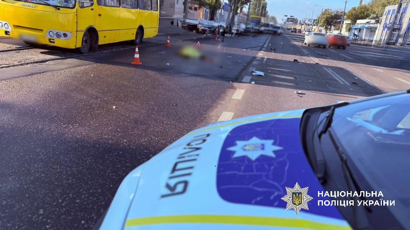 В Одесі автівка наїхала на подружжя: чоловік загинув, жінка у лікарні (фото) usionline.com В Одесі автівка наїхала на подружжя: чоловік загинув, жінка у лікарні (фото) «фото»