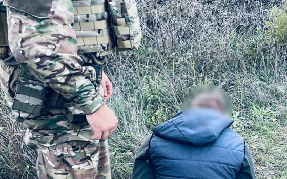 На Одещині затримали чоловіка, який продавав великий арсенал боєприпасів (фото) «фото»