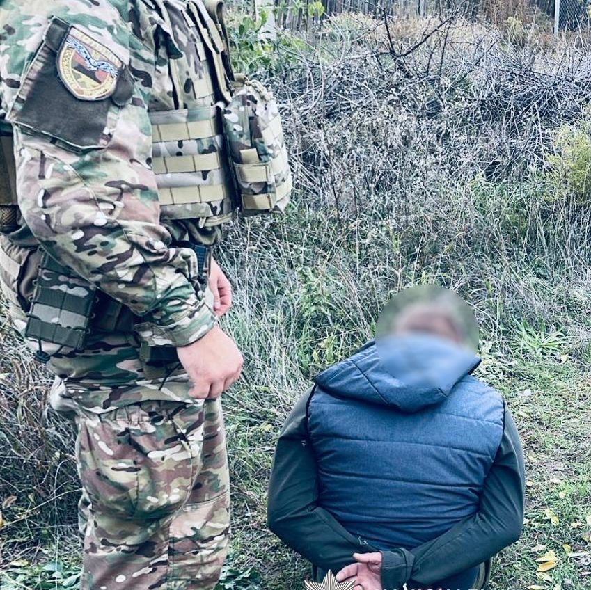 На Одещині затримали чоловіка, який продавав великий арсенал боєприпасів (фото) «фото»