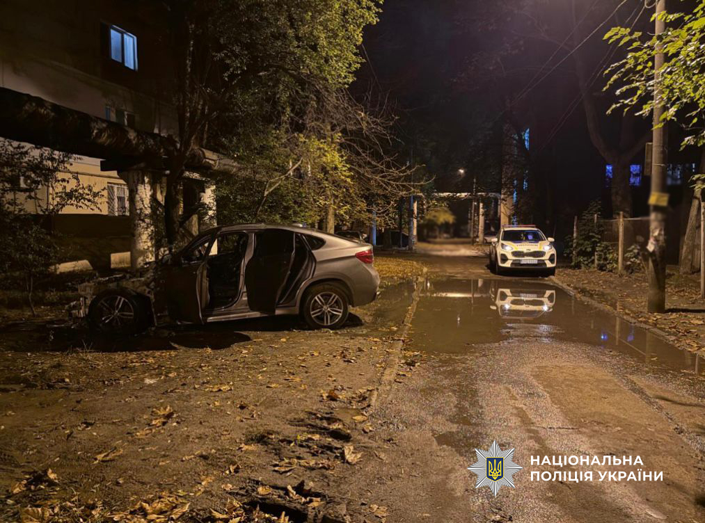 Просто випадкове авто: в Одесі затримали юнака, який підпалив автомобіль на Варненській (фото) usionline.com Просто випадкове авто: в Одесі затримали юнака, який підпалив автомобіль на Варненській (фото) «фото»