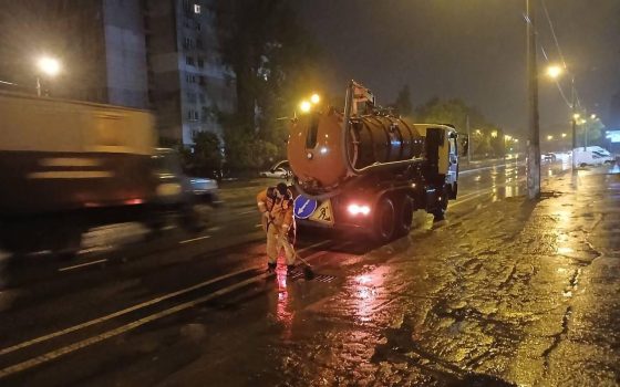 Штормове попередження: в Одесі та області весь день литиме дощ. Вже підтоплені деякі вулиці «фото»