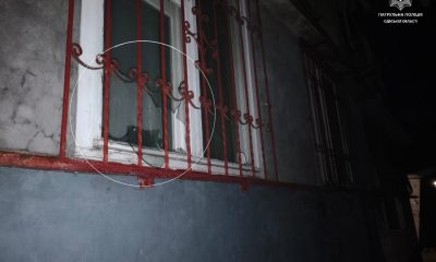 В Одесі затримали чоловіка, який жбурляв каміння у вікна житлового будинку «фото»
