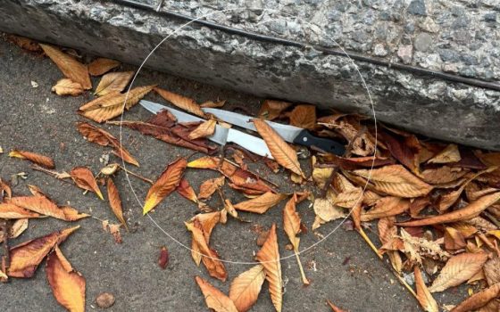 В Одесі чоловік із двома ножами погрожував перехожим просто на вулиці (фото) usionline.com В Одесі чоловік із двома ножами погрожував перехожим просто на вулиці (фото) «фото»