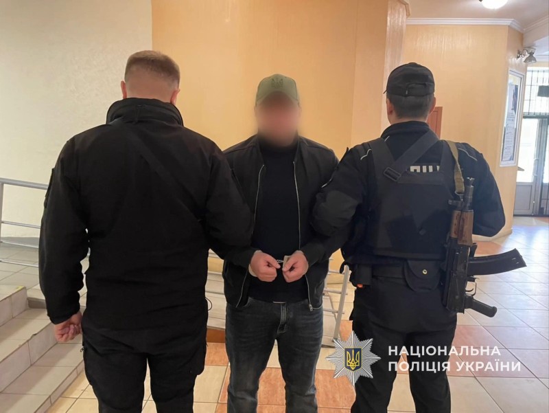 Затримали водія, який стріляв на Фонтанській дорозі в перехожих usionline.com Затримали водія, який стріляв на Фонтанській дорозі в перехожих «фото»