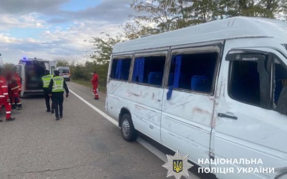 На трасі Київ – Одеса перекинувся автобус: постраждали люди, рух ускладнено «фото»