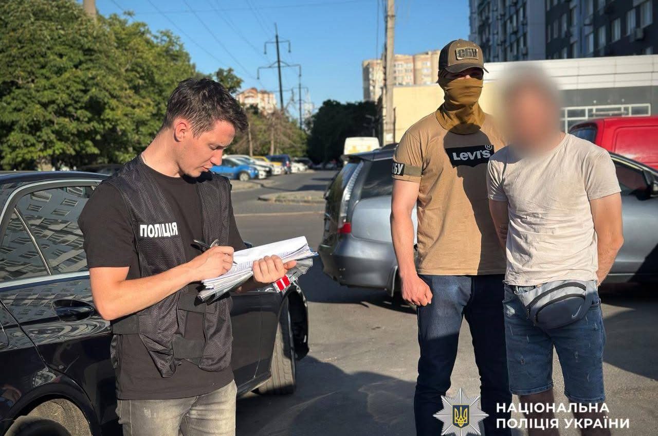 В Одесі судитимуть двох чоловіків за «відстрочку» в 11 тисяч доларів (фото) usionline.com В Одесі судитимуть двох чоловіків за «відстрочку» в 11 тисяч доларів (фото) «фото»