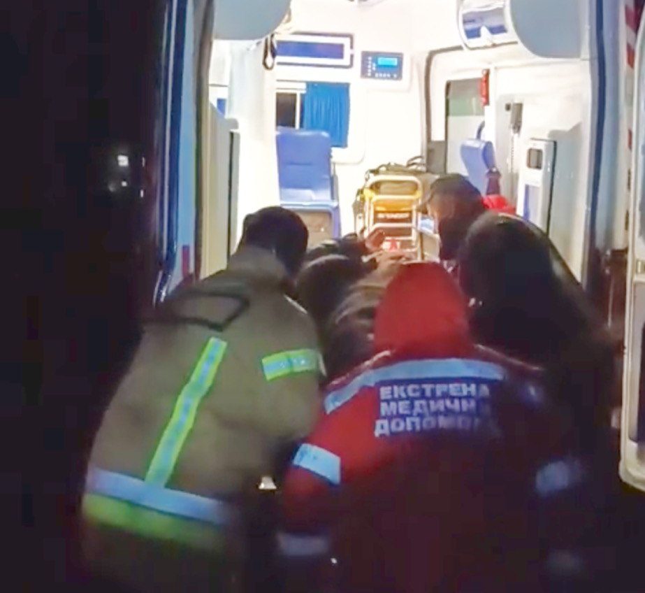 Рятувальники в Подільському районі допомогли пастуху, який впав в яр та витягли з болота «швидку» (фото) «фото»