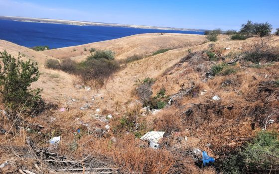 На схилах Тилігульського лиману виявили велике сміттєзвалище (фото) «фото»