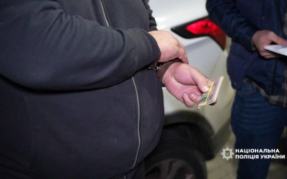 СБУ затримали начальника одного з районних відділів ТЦК на хабарі у 2 тисячі доларів (фото, відео) usionline.com СБУ затримали начальника одного з районних відділів ТЦК на хабарі у 2 тисячі доларів (фото, відео) «фото»