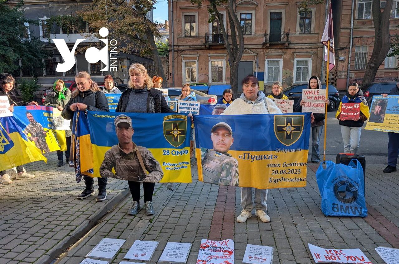 «Червоний Хрест нічого не робить»: в Одесі пройшла акція-нагадування про полонених та безвісти зниклих «фото»