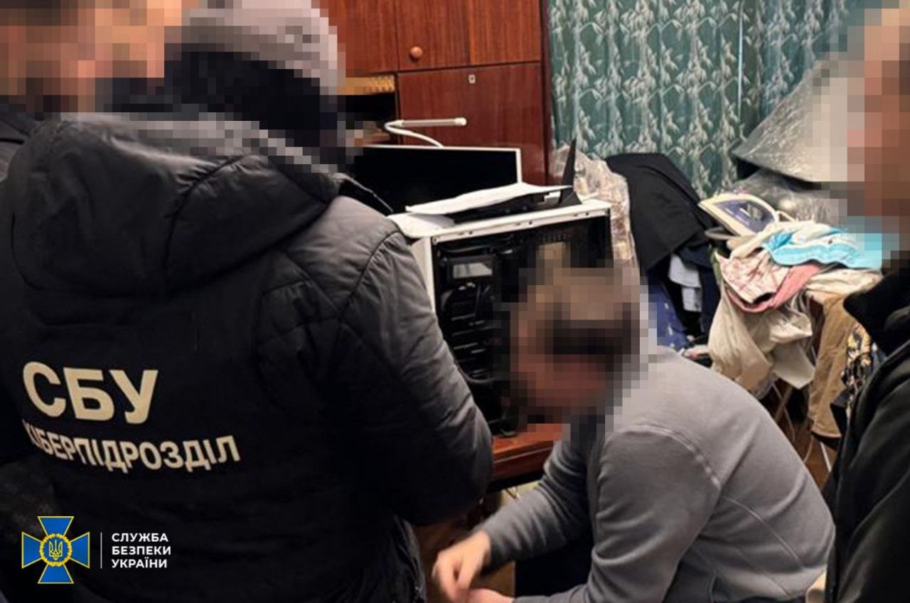 Викриті 8 поплічників рф, які за завданням ворога збиралися «відродити» срср в Україні (фото) usionline.com Викриті 8 поплічників рф, які за завданням ворога збиралися «відродити» срср в Україні (фото) «фото»