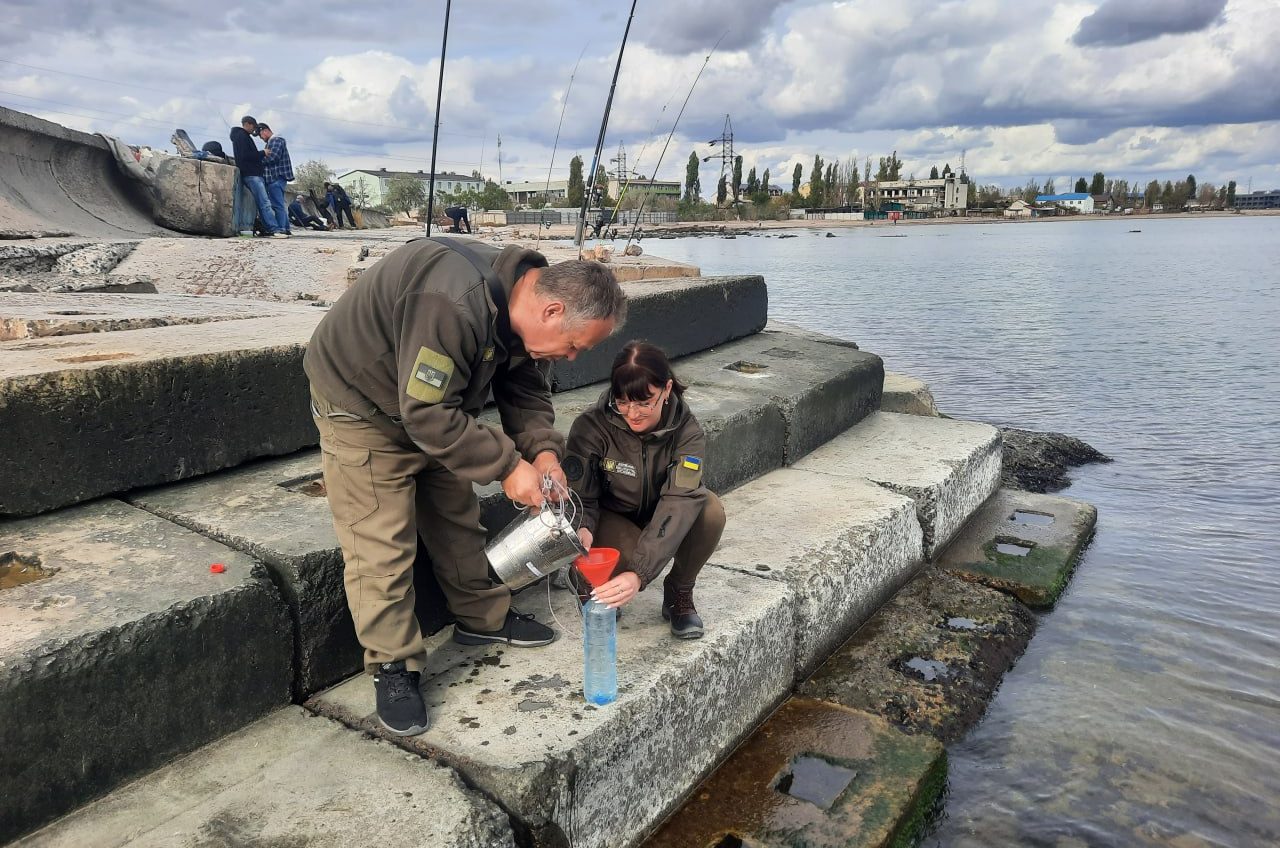 В Одесі досі фіксують перевищення забруднення води в Чорному морі після негоди (фото) «фото»