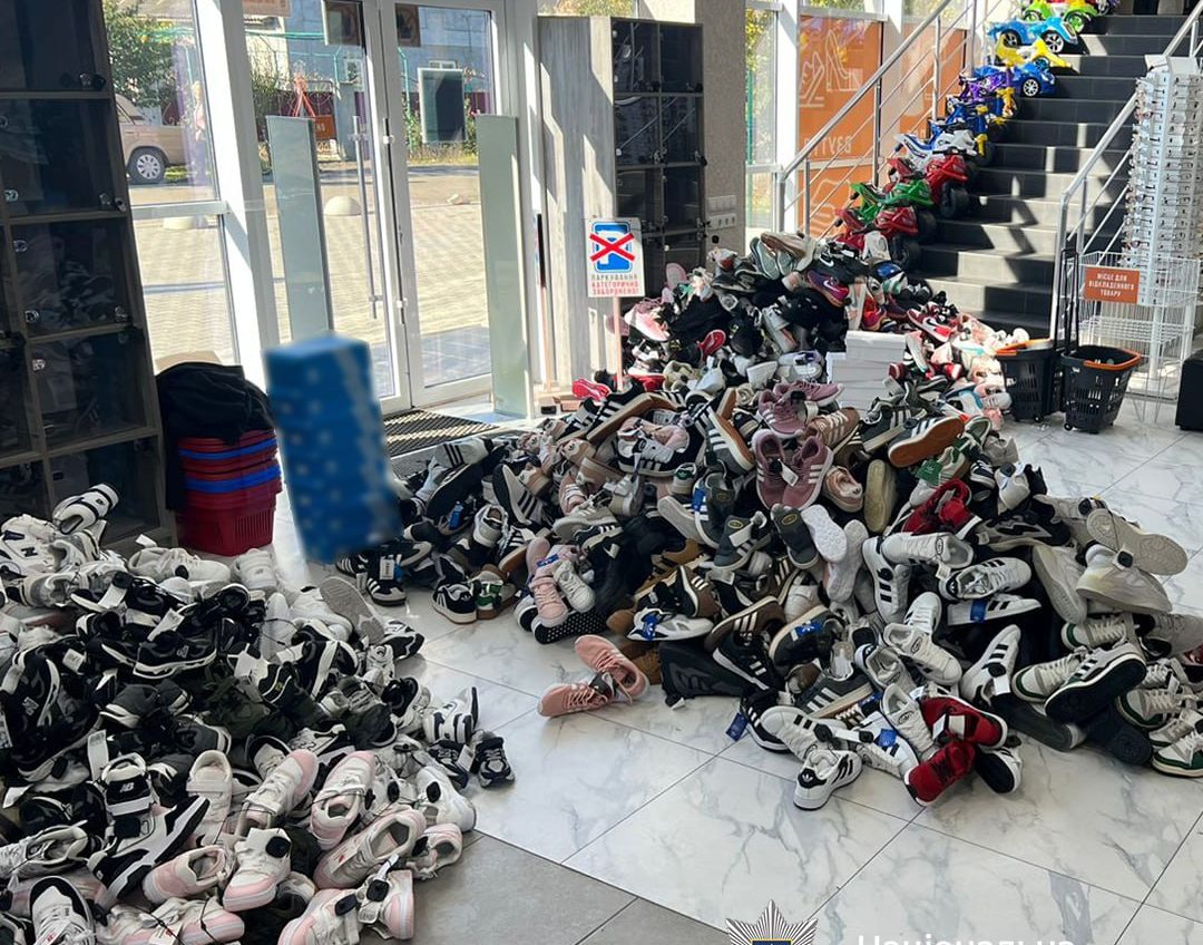 На Одещині накрили мережу магазинів з підробками світових брендів на 33 млн грн   (фото) usionline.com На Одещині накрили мережу магазинів з підробками світових брендів на 33 млн грн   (фото) «фото»