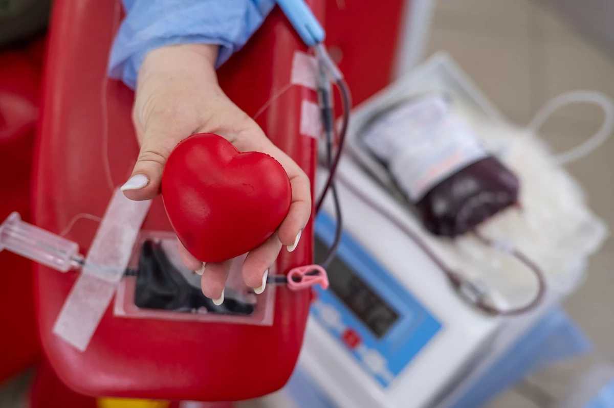 Спасати життя усіма доступними способами: Одеські рятувальники здали кров (фото) «фото»