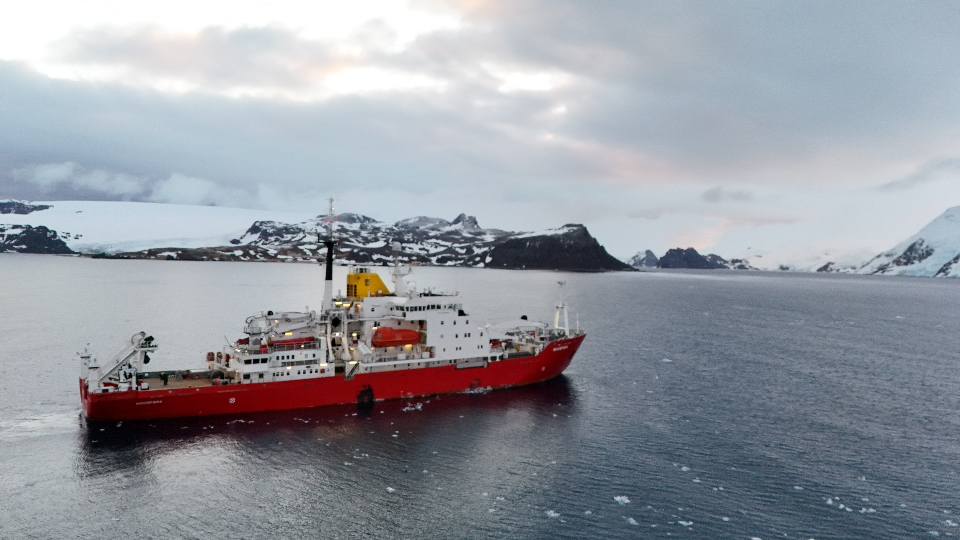 Український криголам «Ноосфера» прибув до Антарктики (фото) «фото»