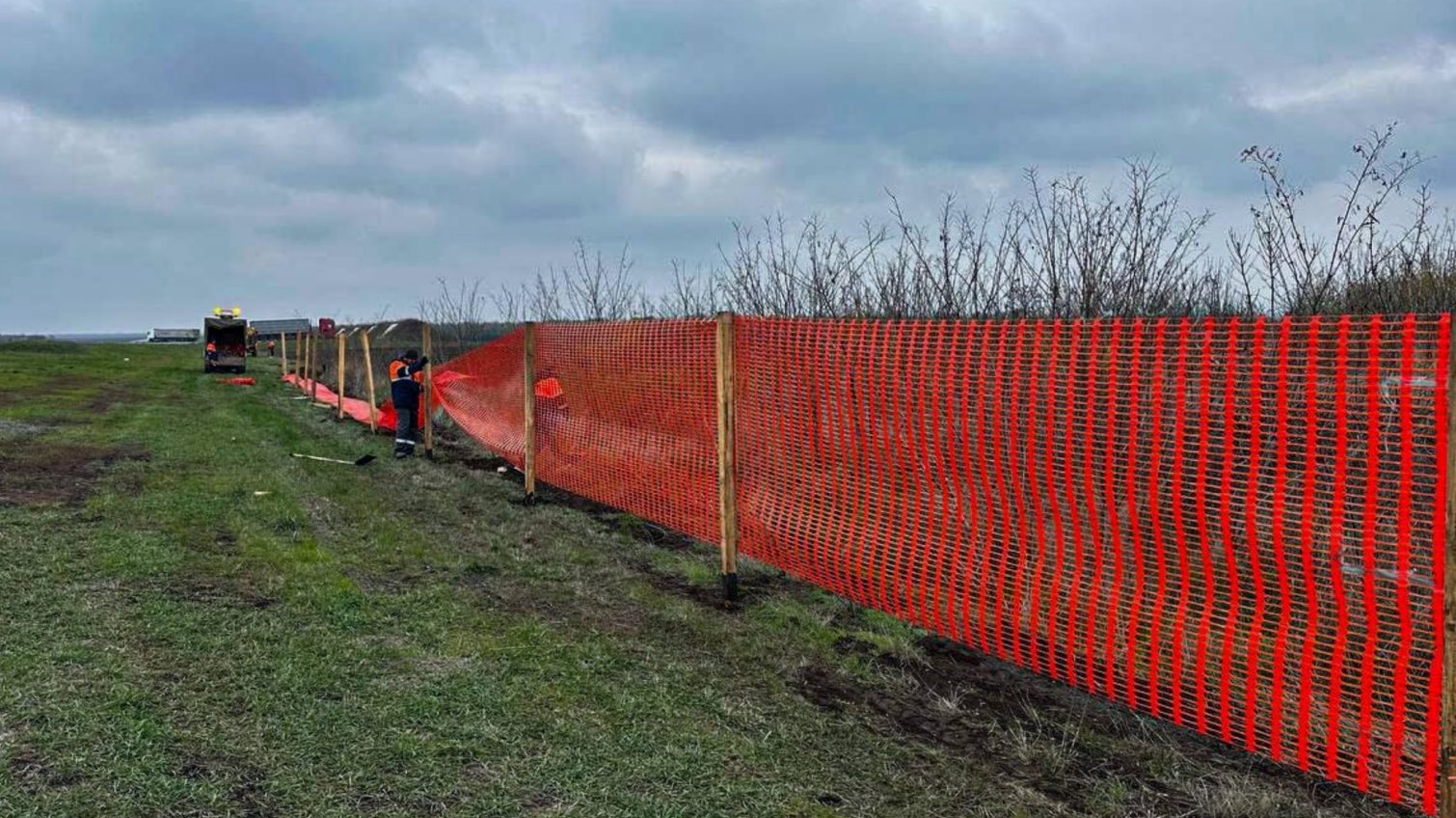 Одещина готується до зими: на дорогах встановлюють антипереметні конструкції (фото) «фото»