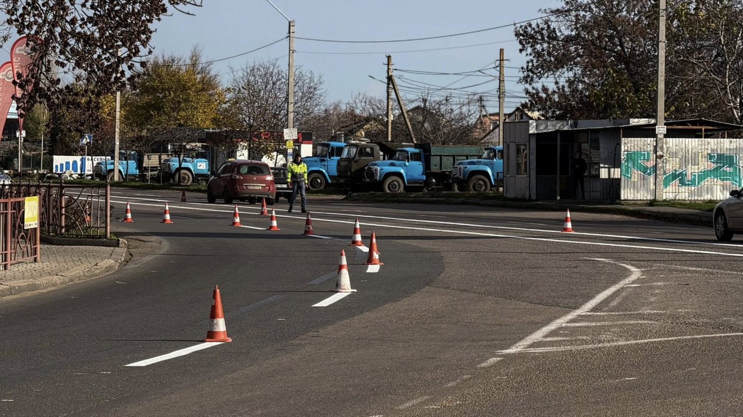 На трасі Одеса–Южний оновлюють розмітку та встановлюють огорожі для підвищення безпеки (фото) «фото»