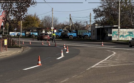 На трасі Одеса–Южний оновлюють розмітку та встановлюють огорожі для підвищення безпеки (фото) «фото»