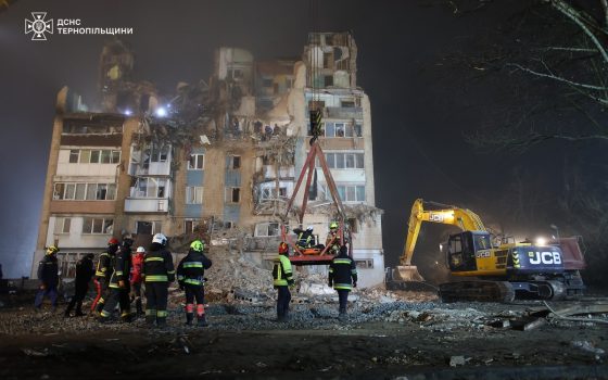 У Тернополі рятувальники деблокувати з-під завалів тіла ще трьох людей, серед них – дві дитини (фото) «фото»