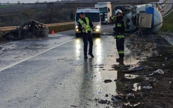 На трасі «Одеса-Рені» фура зіштовхнулася з легковиком: є загиблі, проїзд ускладнено (фото) «фото»