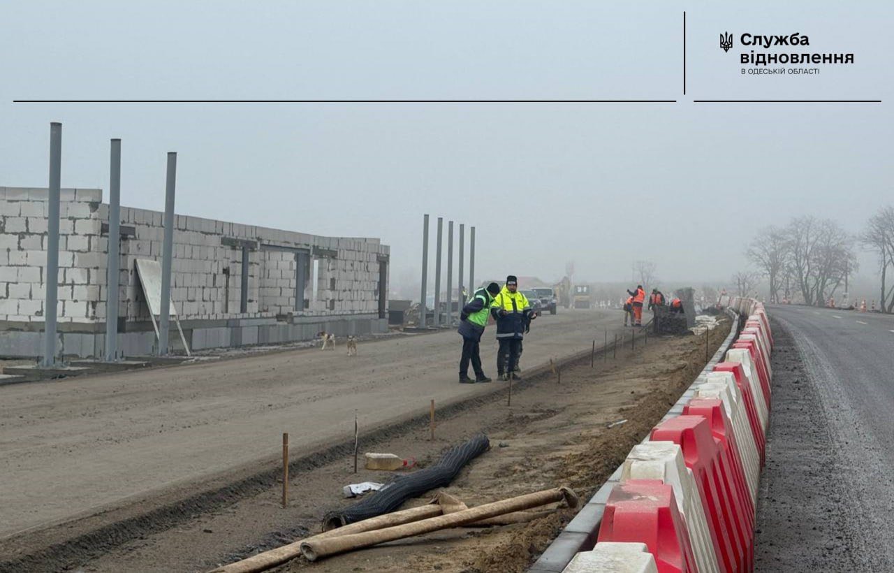 На Одещині триває облаштування майданчика для стоянки та відпочинку вантажного транспорту «фото»