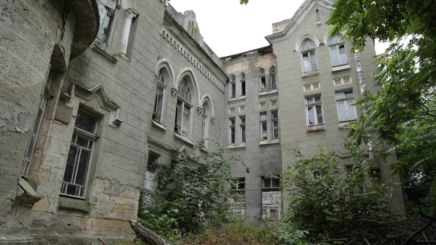 На території колишнього санаторію «Чувиріна» за кошти інвестора зроблять зону для відпочинку «фото»