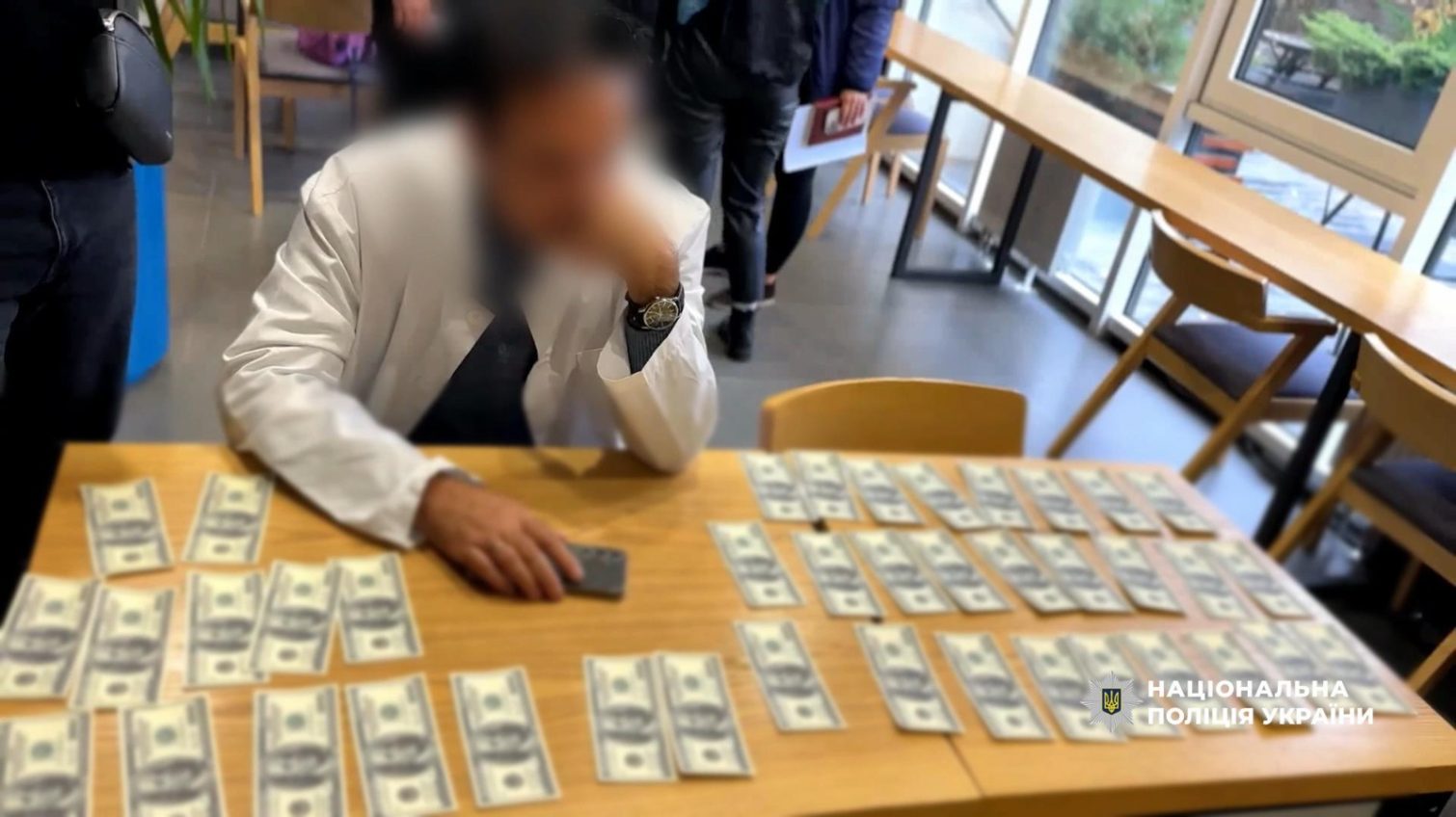 В Одесі затримали лікаря, який за 7 тисяч доларів намагався посприяти ухилянту (фото,відео) «фото»