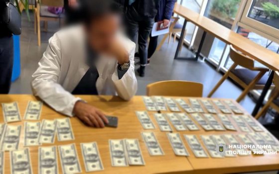 В Одесі затримали лікаря, який за 7 тисяч доларів намагався посприяти ухилянту (фото,відео) «фото»