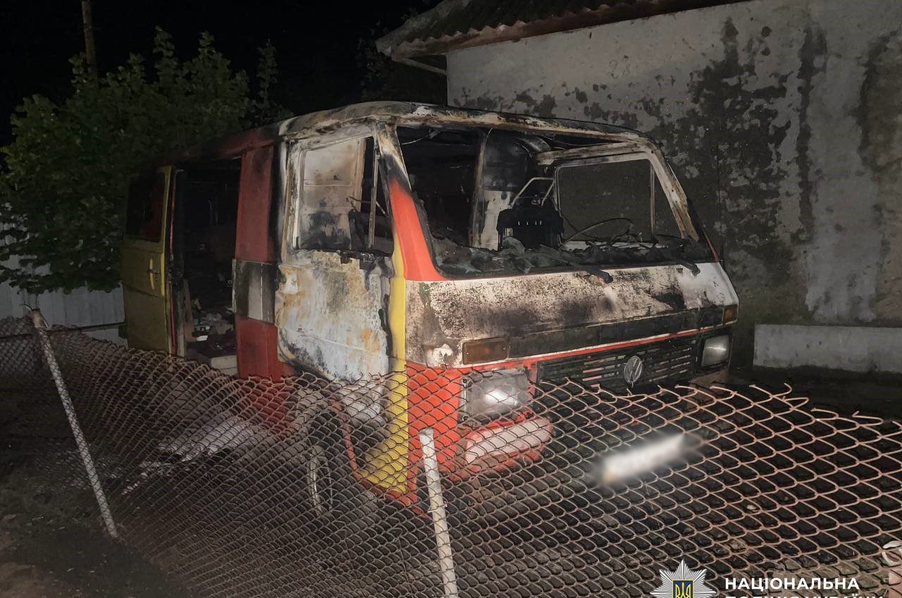 У Болградському районі чоловік підпалив авто родича через сварку (фото) «фото»