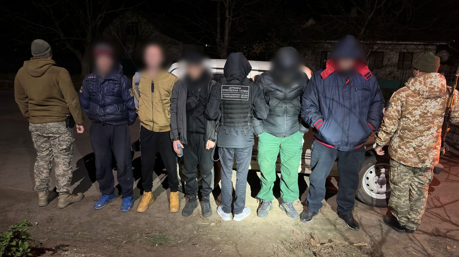 П’ятьох чоловіків везли в обхід кордону: на Одещині затримали двох організаторів втечі до Молдови (фото) «фото»