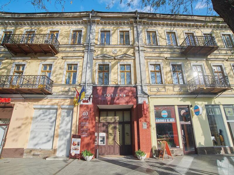 Готелю громадянки росії та офісному центру Тарпана шукають управителів «фото»