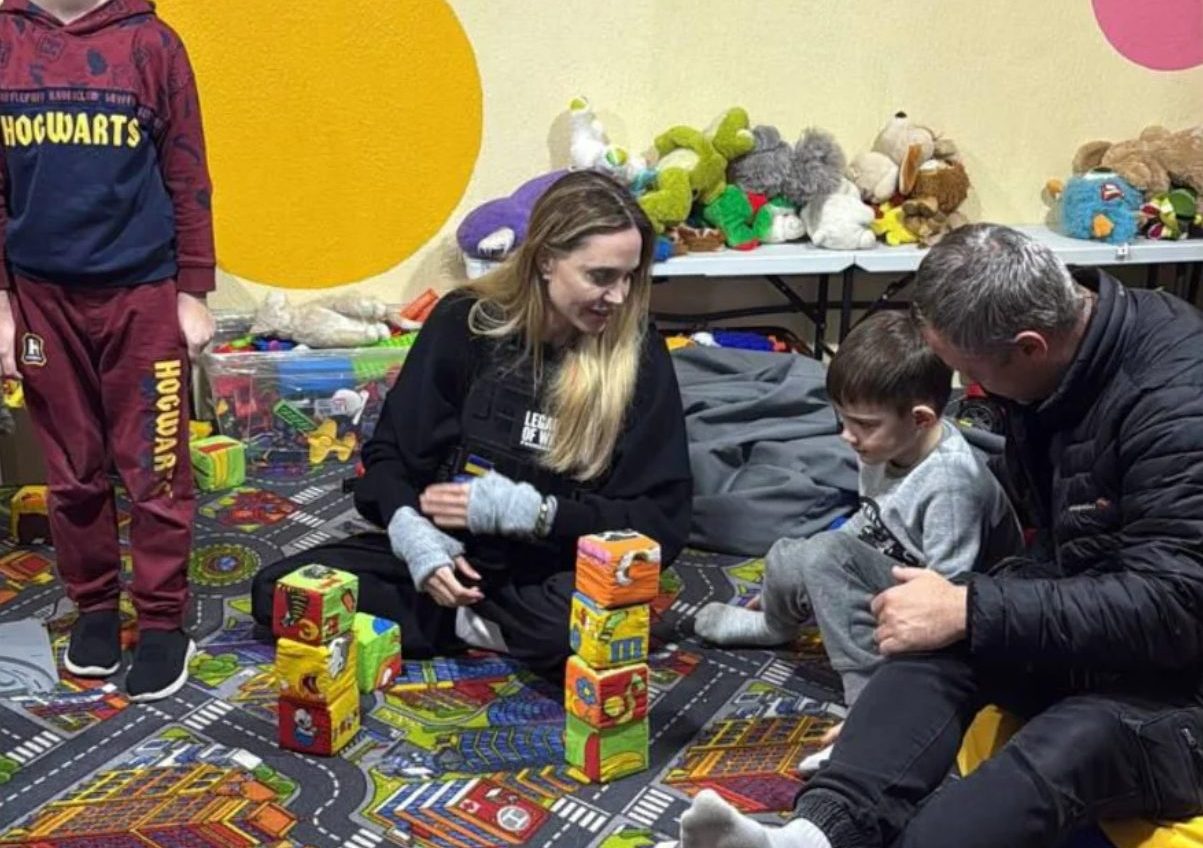 Анджеліна Джолі відвідала Херсон з благодійним візитом (фото) «фото»