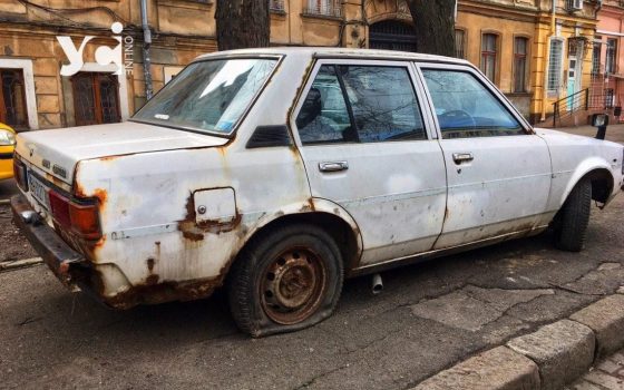 Покинуті автомобілі: в Одесі затвердили механізм щодо їх прибирання з вулиць (фото) «фото»