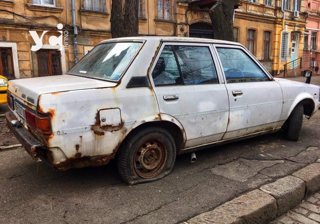 Покинуті автомобілі: в Одесі затвердили механізм щодо їх прибирання з вулиць (фото) «фото»