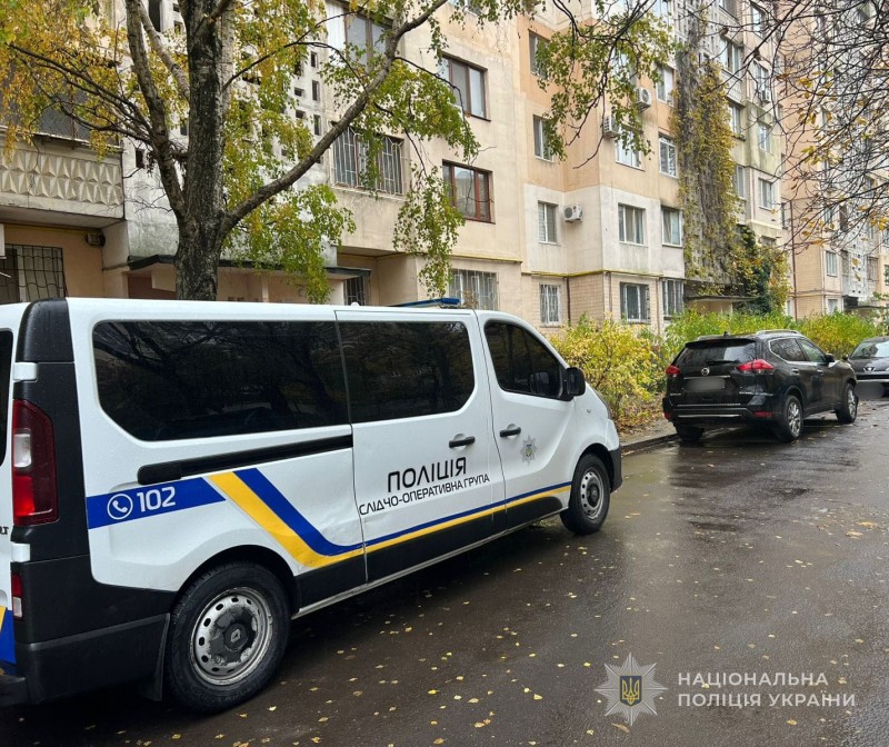 В Одесі п’ятирічна дівчинка випала з вікна шостого поверху «фото»