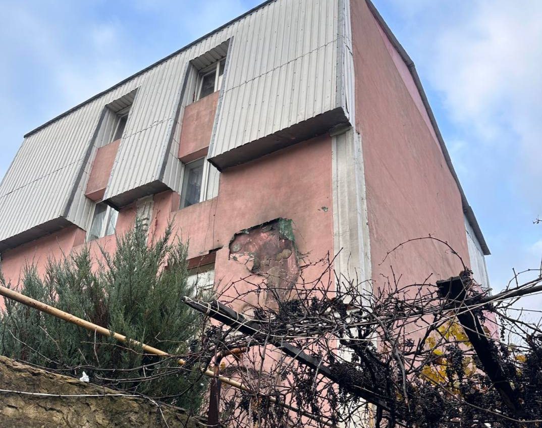 Ранковою атакою безпілотників на Одесу росіяни пошкодили будинок (фото) «фото»