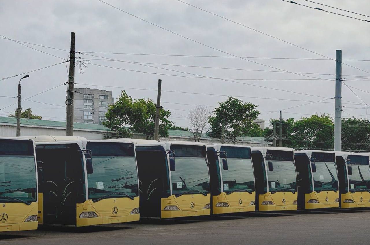 Гуманітарні автобуси в Одесі нарешті вийдуть на маршрути: будуть возити незахищені верстви населення «фото»