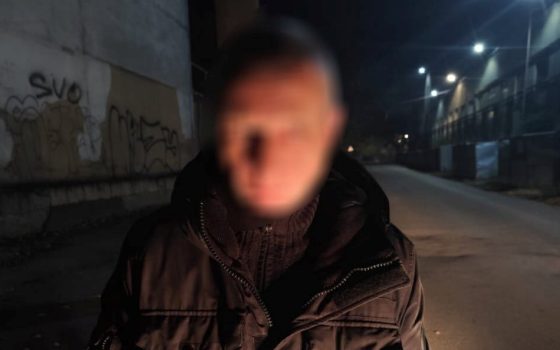 На Старосінній площі патрульні затримали чоловіка, який викрав сумку в жінки (фото) «фото»