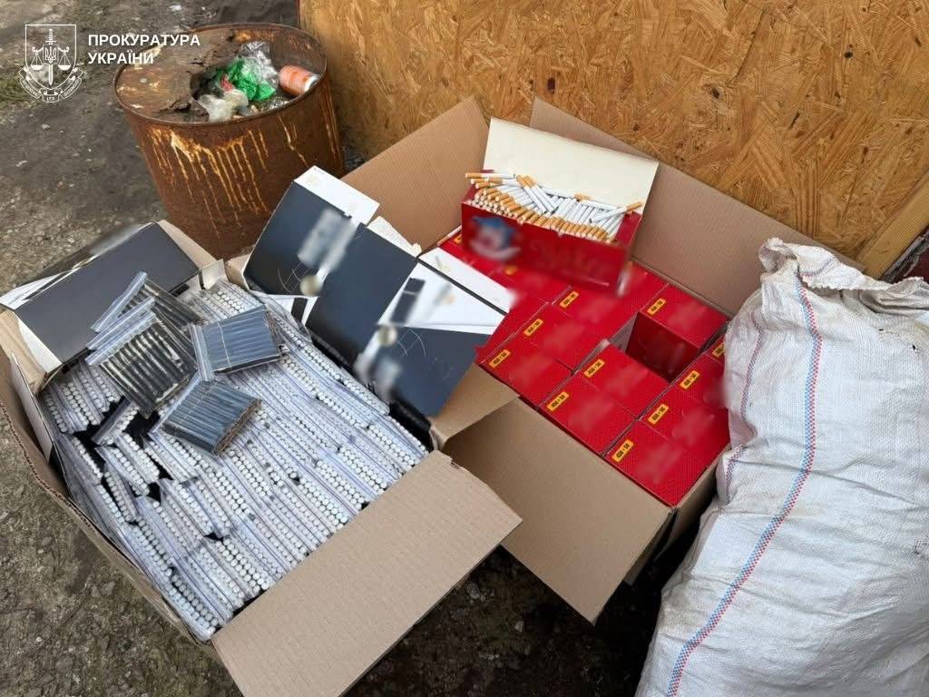 В Одесі викрили підпільну «сигаретну майстерню»: справу передали до суду (фото) «фото»