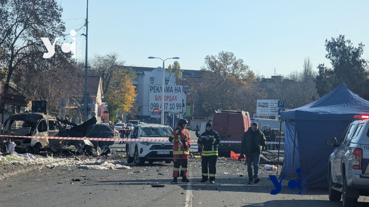 У Чорноморську дрон влучив прямо у натовп на зупинці (відео, фото, ОНОВЛЕНО) «фото»