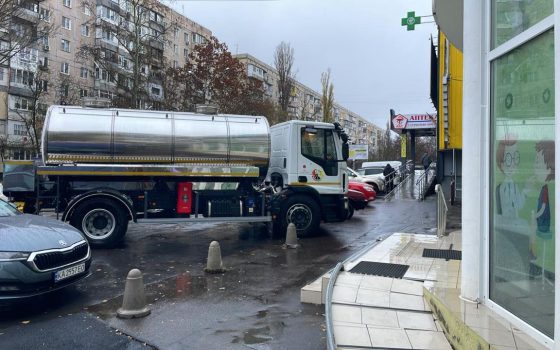 Прорив водогону в Одесі: мешканців Таїрова забезпечують водою з автоцистерн «фото»