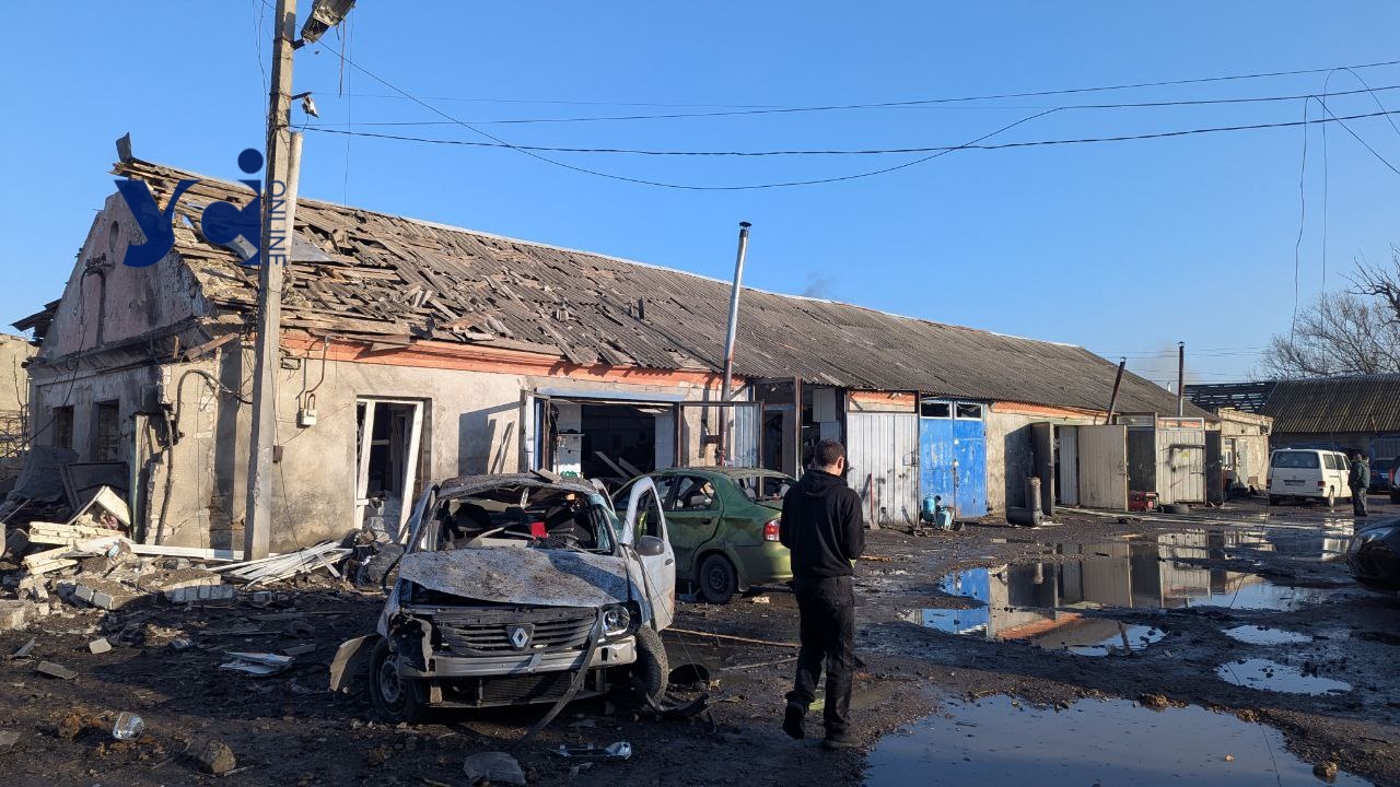 Розтрощені автівки та зруйновані оселі: як виглядають будинки та СТО після нічної атаки (фото) «фото»