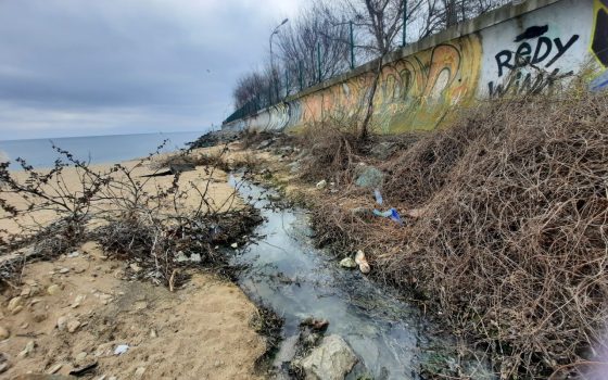 Нарешті у каналізаційно-насосної станції на пляжі Чорноморки з’явився балансоутримувач (фото) «фото»